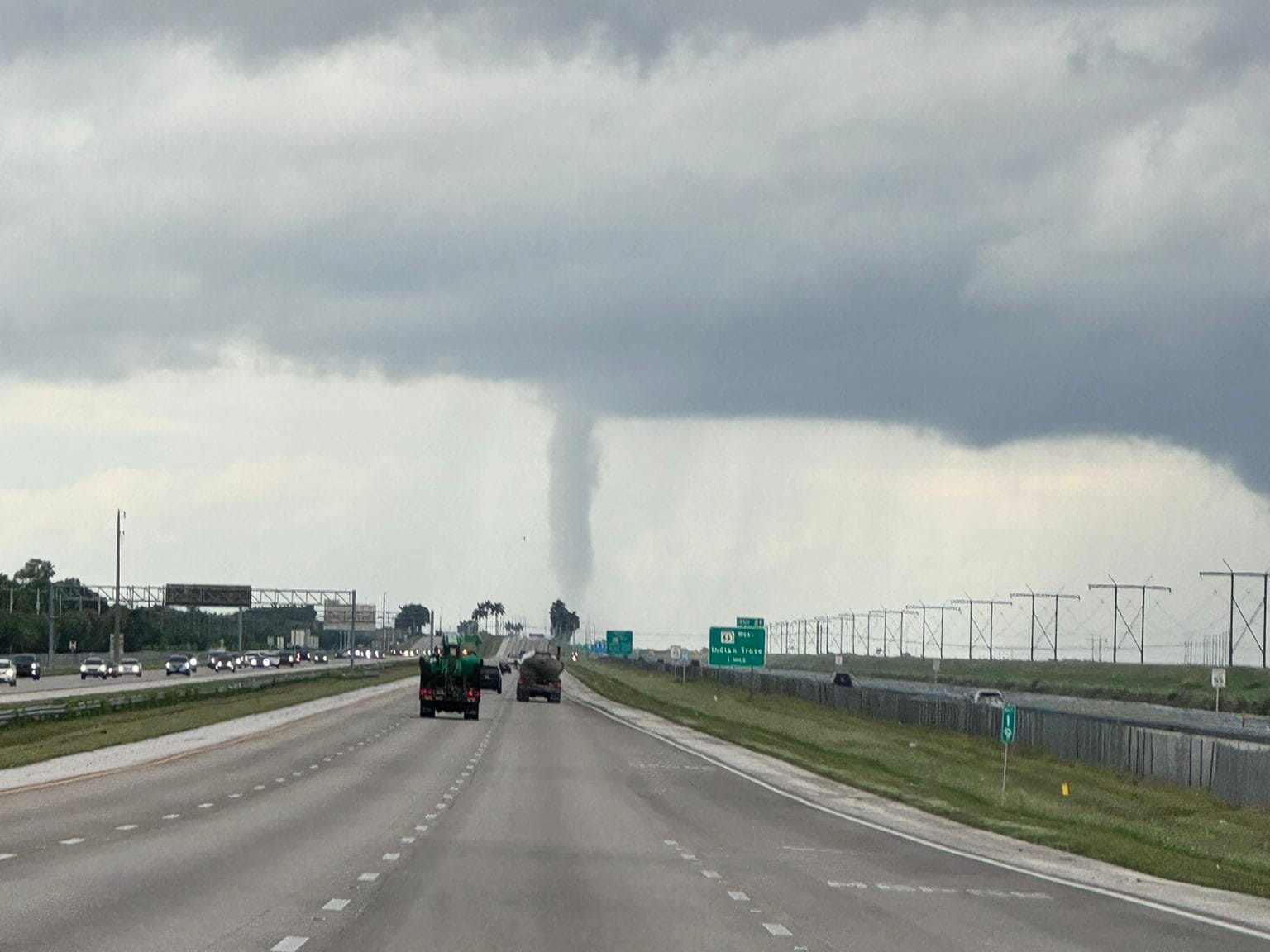 Tornado in Broward County Causes Chaos Amid Hurricane News USA Trends Tornado Florida (3)